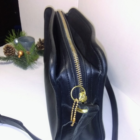 Coach ❤ Leather Sutton Bag Style #9814 - Picture 2 of 8